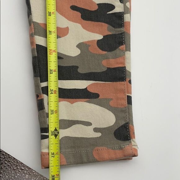 NWT BERSHKA Camo Print Skinny High Waist Jeans SIZE 4 - Picture 12 of 16